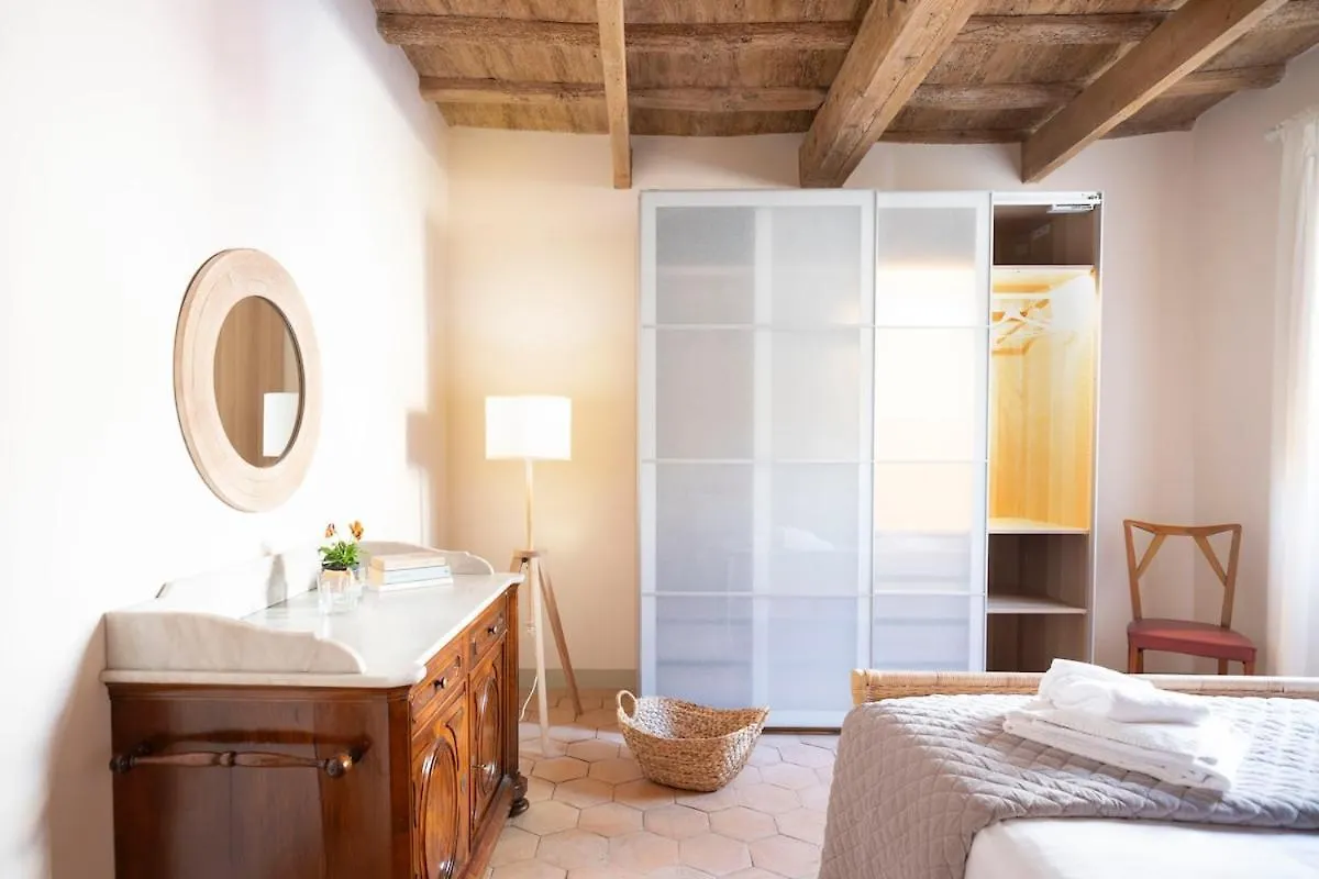 Villino Gemma, Elegant Living With A Tuscan Touch Florence Apartment